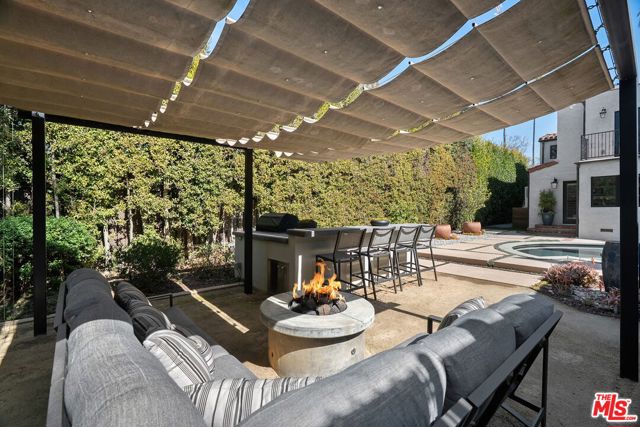 616 21st Street, Santa Monica CA: https://media.crmls.org/mediaz/49aae0ee-cb8d-48bd-ae98-012df3de6b54.jpg