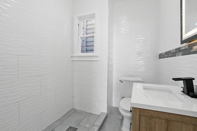 32 Cross Street, San Francisco CA: https://media.crmls.org/mediaz/49abab77-ce90-4b35-a83f-d5ce78e584b8.jpg