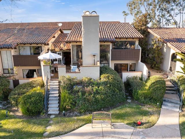 16936 Via de Santa Fe, Rancho Santa Fe CA: https://media.crmls.org/mediaz/49ac0092-9723-4a55-a410-ffab5f85d60c.jpg