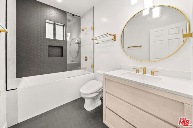 1404 N Hoover Street, Los Angeles CA: https://media.crmls.org/mediaz/49ac7f4d-a357-4fe1-9d01-8bf2deb1dcc8.jpg