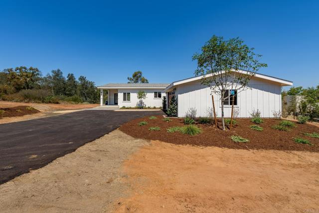 28676 Mountain Lilac Road, Escondido CA: https://media.crmls.org/mediaz/49acc981-99cb-401e-8cc6-1f526361b3bb.jpg
