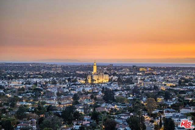 10430 Wilshire Boulevard, Los Angeles CA: https://media.crmls.org/mediaz/49ad0636-6cb2-4ef2-a13c-aa5016c5992a.jpg