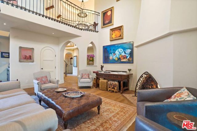 29549 Harvester Road, Malibu CA: https://media.crmls.org/mediaz/49adb360-f34e-473b-b949-562d4c2acbdf.jpg