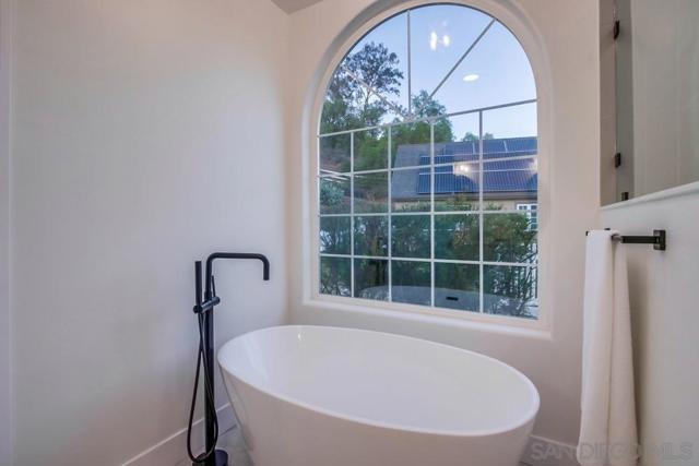 2543 Daisy Ln, Fallbrook CA: https://media.crmls.org/mediaz/49adc0d0-39d3-4e19-92dd-6cbcd7c0e106.jpg