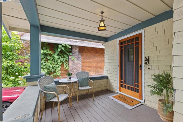 3215 Liberty Ave, Alameda CA: https://media.crmls.org/mediaz/49aed467-2686-4269-a201-f91c50bccb11.jpg