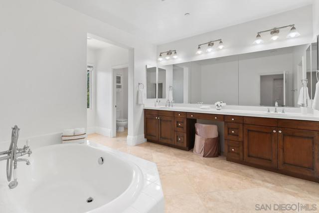 10237 Paseo De Linda, San Diego CA: https://media.crmls.org/mediaz/49aedb7e-7d17-42b4-8222-432ec7179cfc.jpg