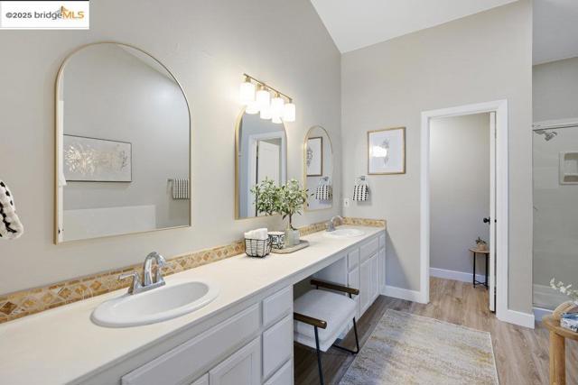 1030 Orchid Dr, Brentwood CA: https://media.crmls.org/mediaz/49af0ab7-c0dc-4d9d-8d8d-07861842797a.jpg