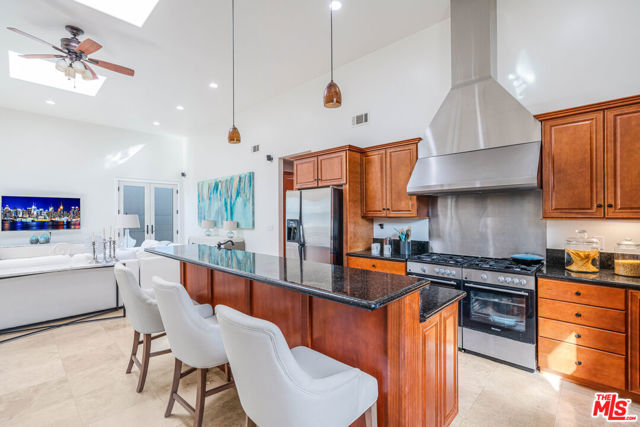 3718 S Barrington Avenue, Los Angeles CA: https://media.crmls.org/mediaz/49af2303-0f8b-4c0c-983b-f013e19229bb.jpg