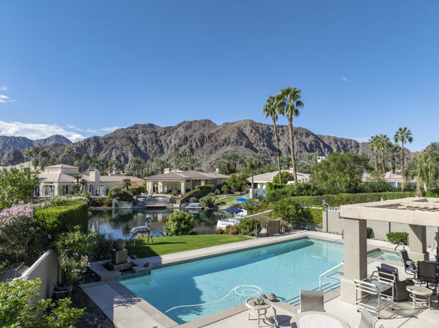 47295 Via Koron, La Quinta CA: https://media.crmls.org/mediaz/49af6925-9a77-4e2e-b229-49aed58c41c7.jpg