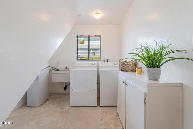 3233 Playa Court, Oxnard CA: https://media.crmls.org/mediaz/49afa468-db9b-4799-bb15-faa3e05714eb.jpg