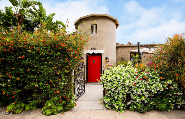 Detail Gallery Image 2 of 32 For 2214 Lyric Ave, Los Angeles,  CA 90027 - 5 Beds | 3 Baths