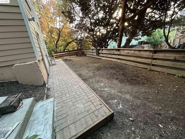 337 Oakland Avenue, Oakland CA: https://media.crmls.org/mediaz/49b03419-69d5-47cb-8efd-3d9e8b5f3896.jpg