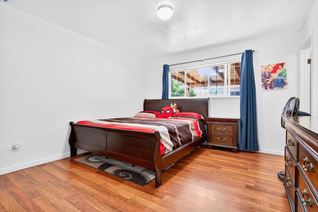 4300 Berk Ave, Richmond CA: https://media.crmls.org/mediaz/49b04fb5-769d-4e7e-9c0d-dbbd63f589a4.jpg