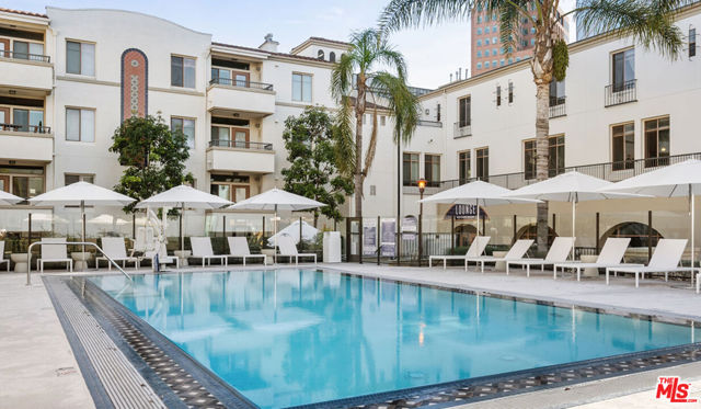 1041 E Glendon Avenue, Los Angeles CA: https://media.crmls.org/mediaz/49b07a77-f0de-446e-ba1c-da8301e9217b.jpg