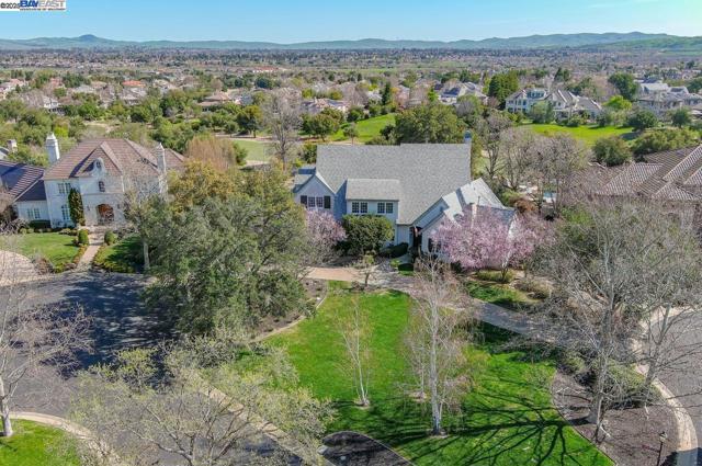 3029 Alburni Ct, Pleasanton CA: https://media.crmls.org/mediaz/49b0a538-c1ac-43eb-ba2d-c76cc5c6f414.jpg