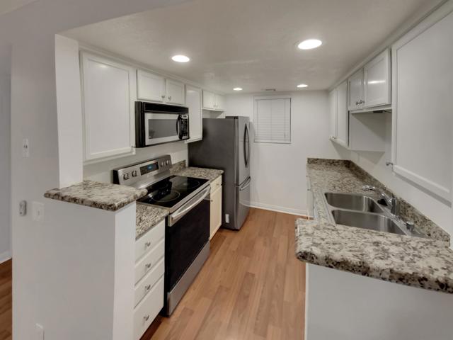 12059 Alta Carmel Ct, San Diego CA: https://media.crmls.org/mediaz/49b0c3ce-cb1e-4659-a12a-d5d050b48bf3.jpg