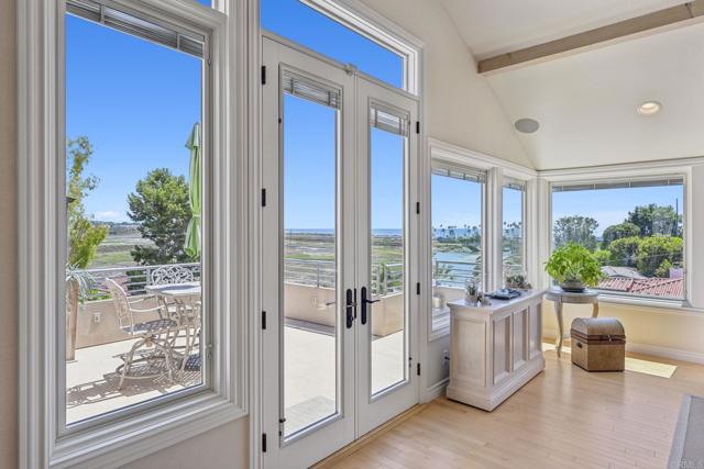 Detail Gallery Image 5 of 45 For 2542 Manchester Ave, Cardiff By The Sea,  CA 92007 - 3 Beds | 3/1 Baths