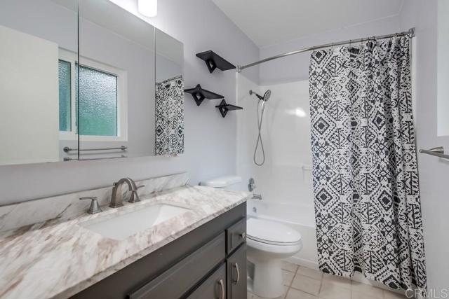 444 Victoria Place, Vista CA: https://media.crmls.org/mediaz/49b1f1a2-b2a1-42fb-9f6a-b94772bd73aa.jpg