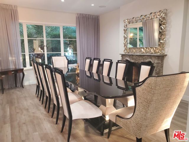 619 N RODEO Drive, Beverly Hills CA: https://media.crmls.org/mediaz/49b20320-aae8-48e4-a4c0-89f0fb015c74.jpg