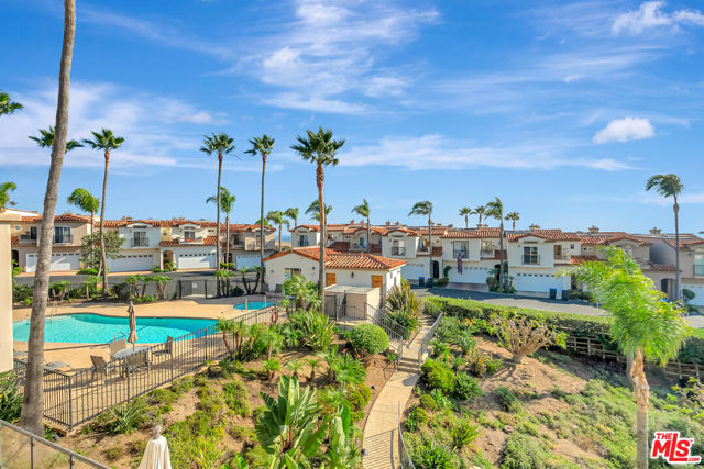 6438 Lunita Road, Malibu CA: https://media.crmls.org/mediaz/49b25200-50f9-43b1-b947-b153ca4be3c4.jpg