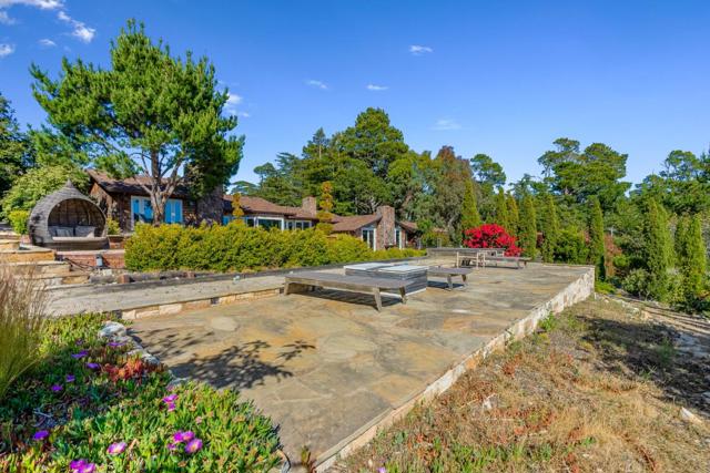 25550 Rio Vista Drive, Carmel CA: https://media.crmls.org/mediaz/49b32e3a-649b-4c90-a910-79f4f5f145c6.jpg