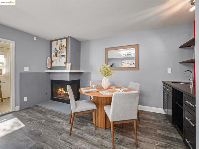 2106 Otis Dr, Alameda CA: https://media.crmls.org/mediaz/49b37e24-7369-4238-977b-d1e1e72ef8eb.jpg