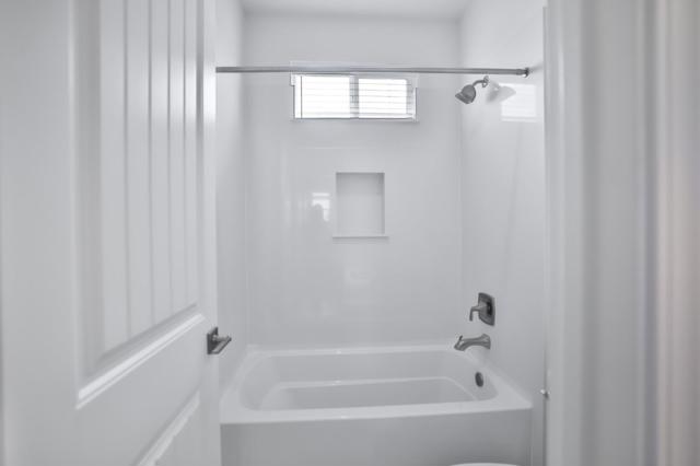 592 Santa Lucia Way, Marina CA: https://media.crmls.org/mediaz/49b38e5c-f54c-4439-a30a-c255fc648bca.jpg