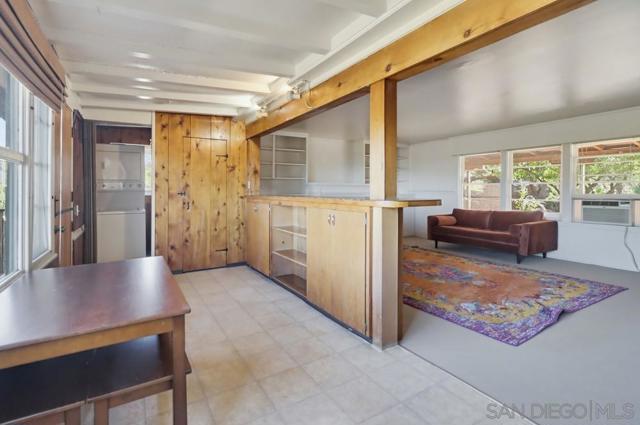 602 Starbright Ln, Alpine CA: https://media.crmls.org/mediaz/49b3d393-06ee-4981-be12-0d4da8139a90.jpg