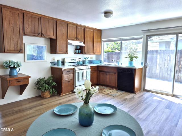 386 Otono Court, Camarillo CA: https://media.crmls.org/mediaz/49b3f7f2-4d92-45f4-8587-367e9b12d851.jpg