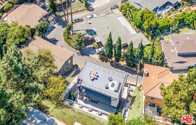 1046 Oban Drive, Los Angeles CA: https://media.crmls.org/mediaz/49b44316-7676-41f6-b9ac-61a06409445a.jpg