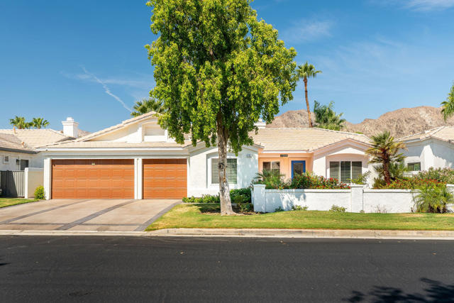 47845 Via Firenze, La Quinta CA: https://media.crmls.org/mediaz/49b4890a-4ed3-45e2-8ae4-7141e980a7a3.jpg