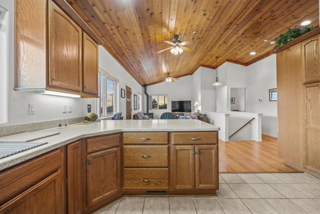35465 Sunset Lane, Julian CA: https://media.crmls.org/mediaz/49b49f16-eddf-4385-ba8d-6b2570677bda.jpg