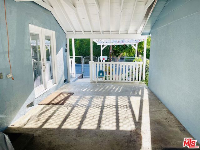 10704 Oro Vista Avenue, Sunland CA: https://media.crmls.org/mediaz/49b4f11c-75c2-4603-bfb9-4f08fdf84caa.jpg