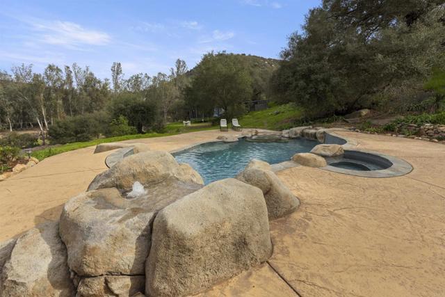 Detail Gallery Image 8 of 30 For 14215 Woods Valley Rd, Valley Center,  CA 92082 - 3 Beds | 1/1 Baths