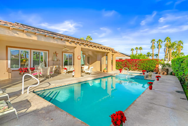 17 Corte Del Sol, Rancho Mirage CA: https://media.crmls.org/mediaz/49b52323-4abc-4e8b-9a49-8d6db406283c.jpg