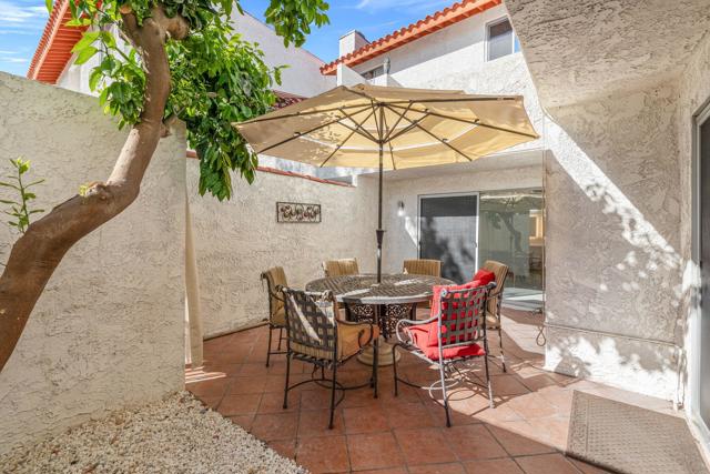 280 S Avenida Caballeros, Palm Springs CA: https://media.crmls.org/mediaz/49b56610-36ed-43bf-a15c-7ae2946c5f8d.jpg