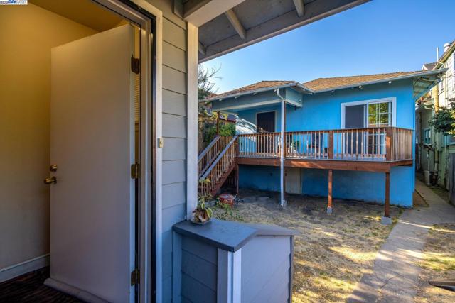 835 Apgar St, Oakland CA: https://media.crmls.org/mediaz/49b58258-5cb9-4249-bf6a-e7881c7b291e.jpg