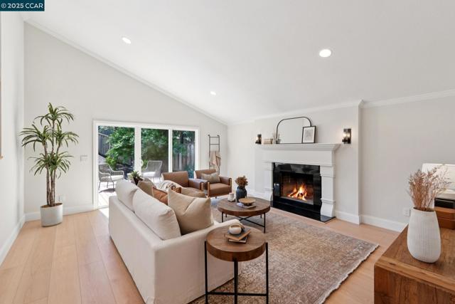 1826 Yolanda Circle, Clayton CA: https://media.crmls.org/mediaz/49b5e08c-bc2d-432d-b25d-63c98f1c0d88.jpg