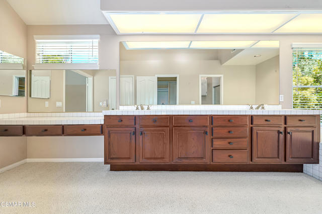 3041 Three Springs Drive, Westlake Village CA: https://media.crmls.org/mediaz/49b62e58-2592-4332-ab59-8522f6b5d13e.jpg