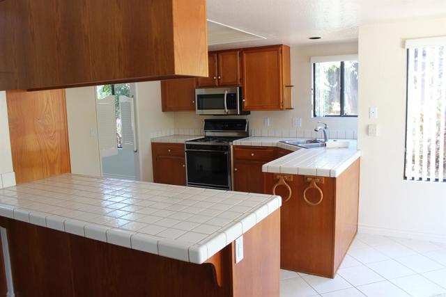 Detail Gallery Image 6 of 28 For 1760 Harold Rd, Escondido,  CA 92026 - 3 Beds | 2 Baths