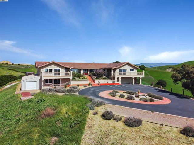 41794 Vargas Rd, Fremont CA: https://media.crmls.org/mediaz/49b70bad-a7f6-4b1c-a119-78a08c631cb4.jpg