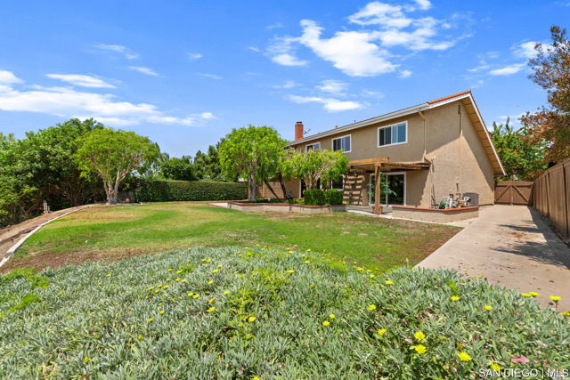 24231 Robledo, Mission Viejo CA: https://media.crmls.org/mediaz/49b71703-4a23-4eed-a62f-ab92fea04165.jpg
