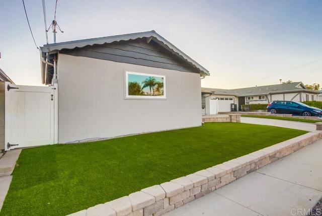 4214 Caledonia Drive, San Diego CA: https://media.crmls.org/mediaz/49b755e7-c9c1-45fe-b8f3-b200cffe9897.jpg