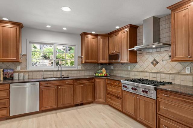 2982 Arguello Drive, Burlingame CA: https://media.crmls.org/mediaz/49b7a014-a70c-4a74-b3a4-940778dedba4.jpg