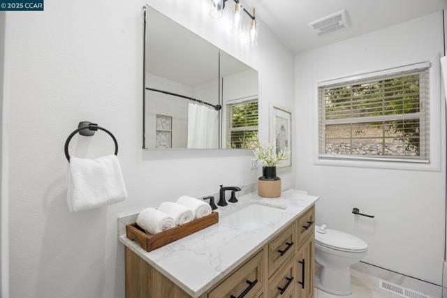 110 Twin Peaks Drive, Walnut Creek CA: https://media.crmls.org/mediaz/49b7c7db-a2ce-484a-a832-98cb16d905ec.jpg