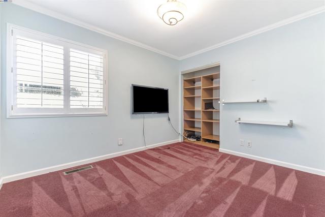 Image 18 of 46 For 18745 Cavendish Dr