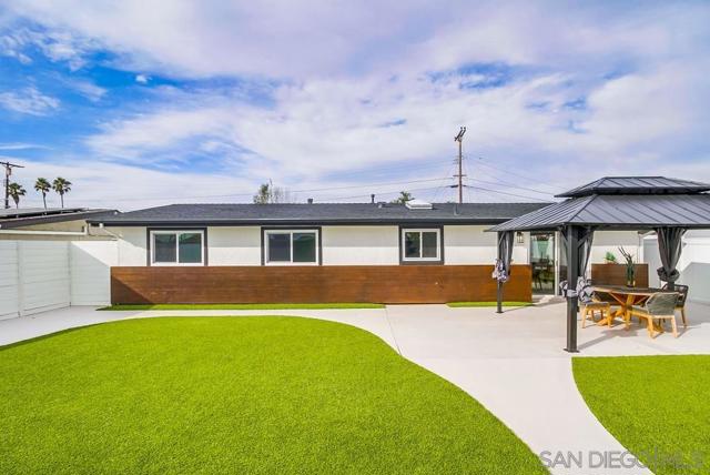 5165 WINTHROP ST, San Diego CA: https://media.crmls.org/mediaz/49b85967-9548-4b8e-a0a7-bcad8b19b1ff.jpg