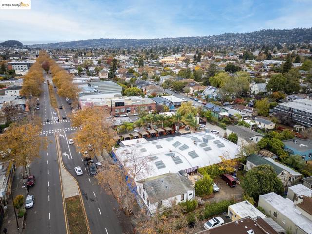 2331 San Pablo Ave, Berkeley CA: https://media.crmls.org/mediaz/49b87338-fcfc-401b-8e50-edb202636328.jpg