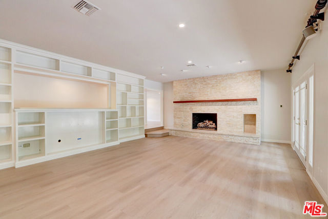 16314 Meadowridge Road, Encino CA: https://media.crmls.org/mediaz/49b87671-eb5c-4d73-9b50-cbec00c3762e.jpg