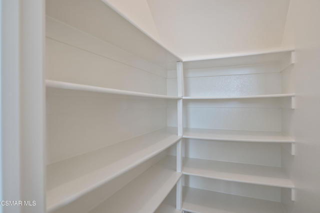 1532 Lorena Drive, Oxnard CA: https://media.crmls.org/mediaz/49b9a72a-ad17-4d56-89a4-7f2929d4b07c.jpg